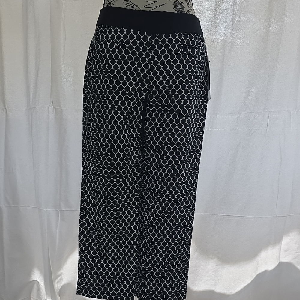 Apt. 9 Black and White Patterned Capris‎